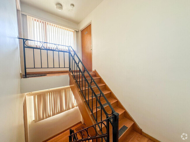 Building Photo - 3158 W 93rd St Unit 2C Rental