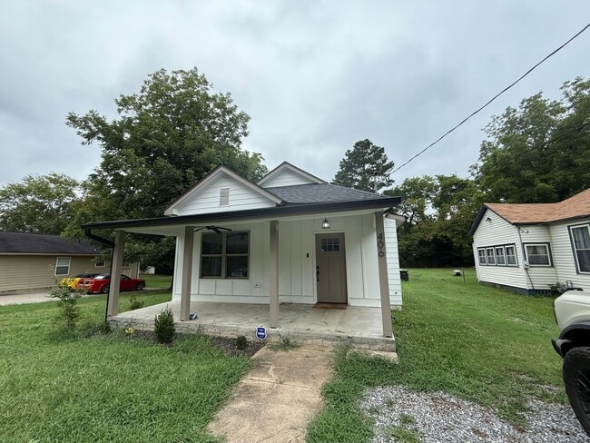 Building Photo - 3 Bedrooms, 2 Bathrooms - Home in South Rome!