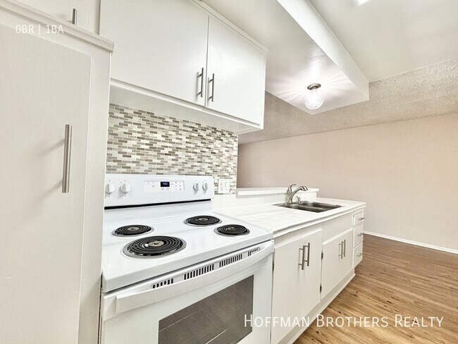 Building Photo - 17821 Sherman Way Unit 12