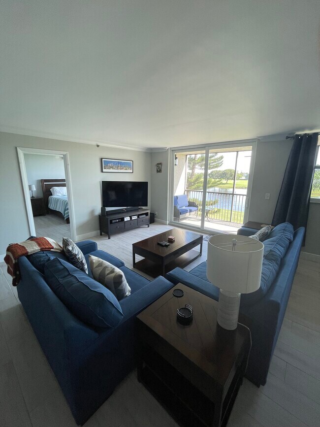 Living Room - 3300 W Rolling Hills Cir Unidad 307