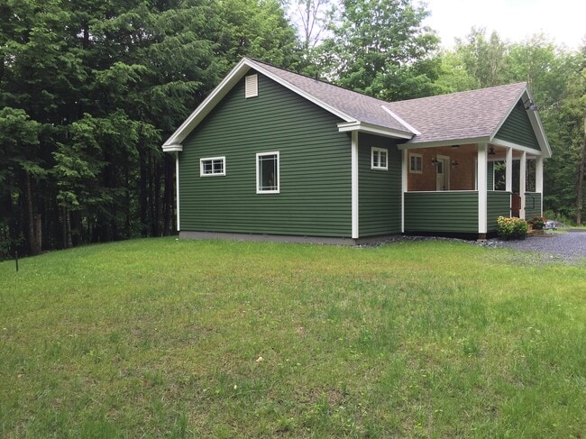 private yard - 3819 VT-44