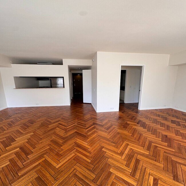 Photo - 150 W 56th St