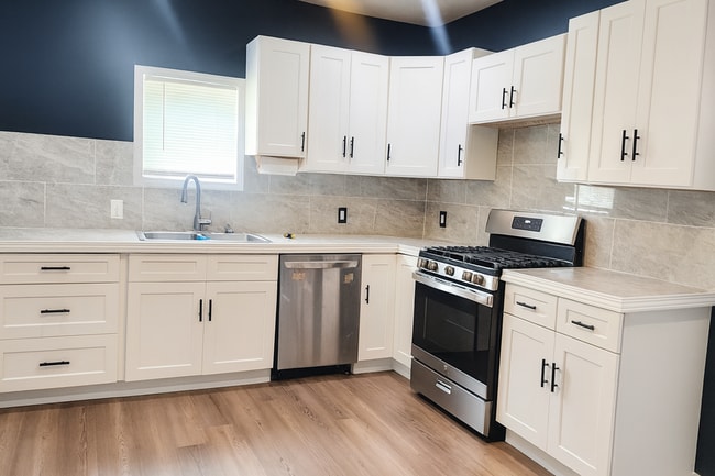 Photo - 1422 E 65th St