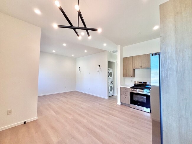 Photo - 17852 Saticoy St Unit 17850 Saticoy St