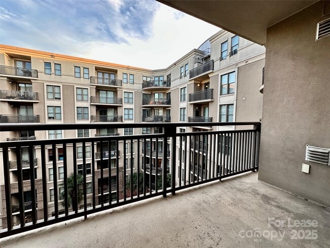 Photo - 718 W Trade St