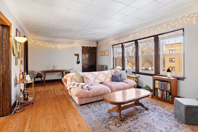 Oxford Apartments
