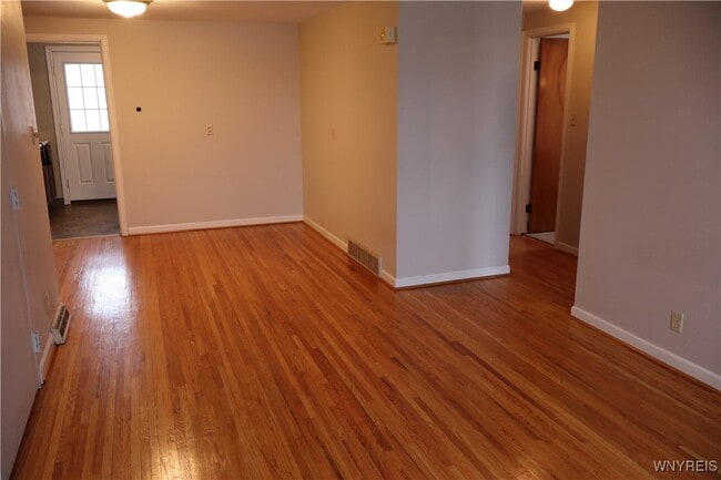 Photo - 465 Wehrle Dr