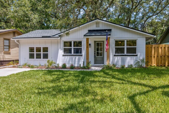 Photo - Amelia Island Cottage - Completely renovated