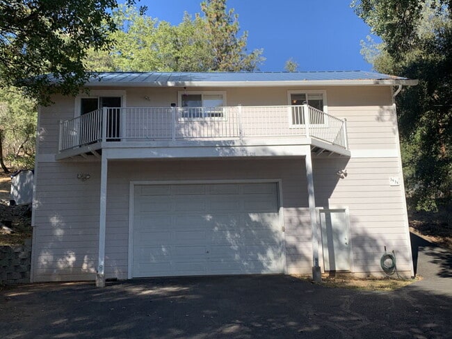 Photo - Spacious 2-bedroom home near Lyons Park; r...