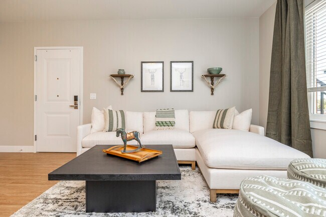 2BR, 2BA - 1,041SF - Living Room