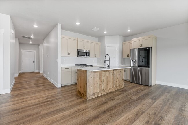 Photo - DARLING 3 BED 2 BATH HOME WITH XL 2-ASTALL...