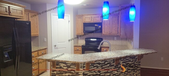 Townhome in Southlawn - Townhome in Southlawn