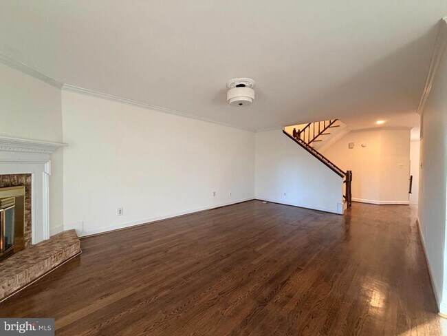 Photo - 6353 Brampton Ct