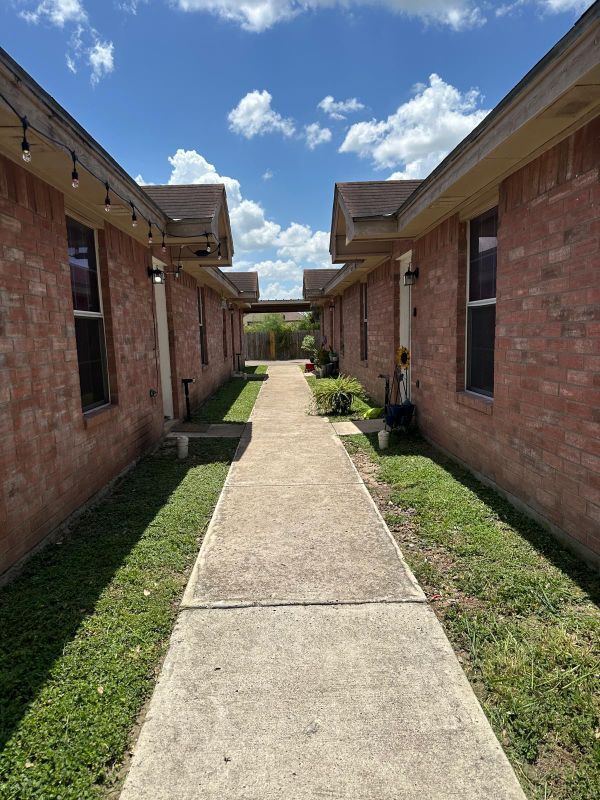 Building Photo - 1921 Aruba Dr Rental