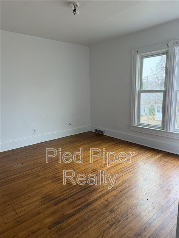Photo - 534 1/2 E Wyandotte St