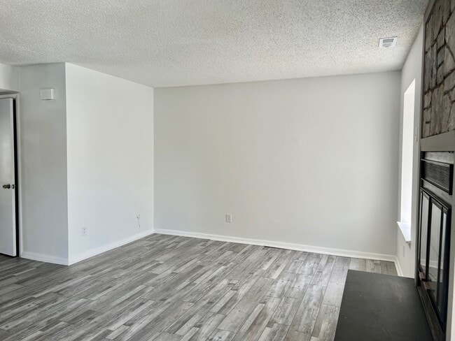 Photo - Beautiful 2BD/1.5 BA with Loft in Mariners Landing! Blocks to the Bay!!