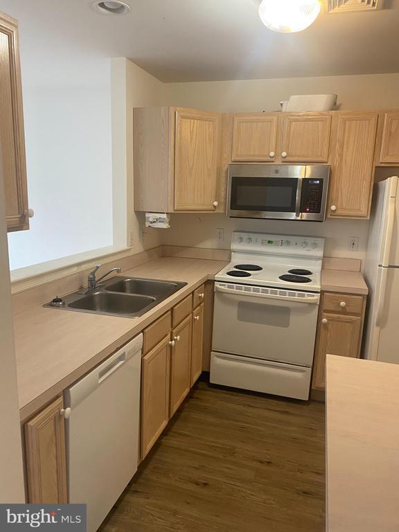 Photo - 40 Courtyard Dr