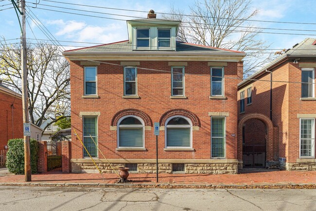 Unique 2 Bedroom in German Village - Unique 2 Bedroom in German Village Apartment Unit 699