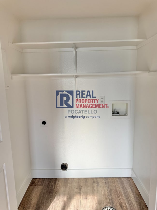 Photo - 3 Bedroom 1.5 Bath duplex - 1 car garage