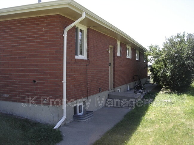 Photo - 520 21st Ave NE