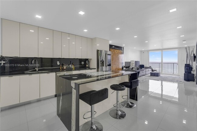 Building Photo - 400 N Surf Rd Unit 504 Rental