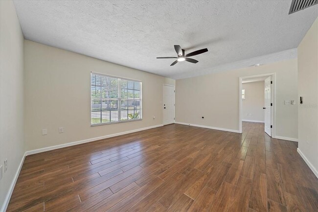 Photo - 2953 Oak St
