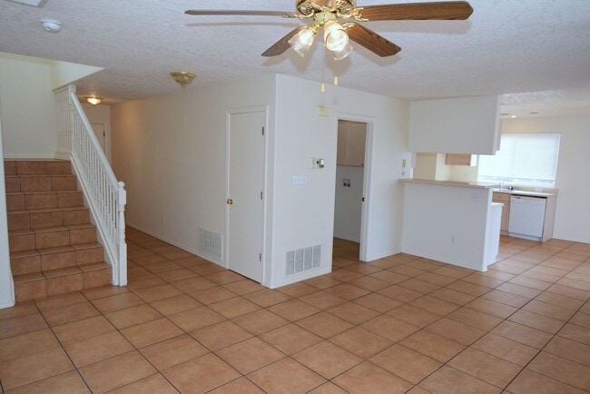 Photo - Great location! Nice 3Br, 2.5Ba Near Alame...