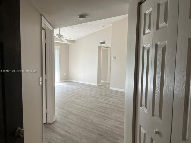 Photo - 4171 N Haverhill Rd Unit 1013