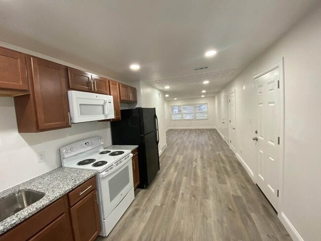 Building Photo - 3285 Sullivant Ave Unit D