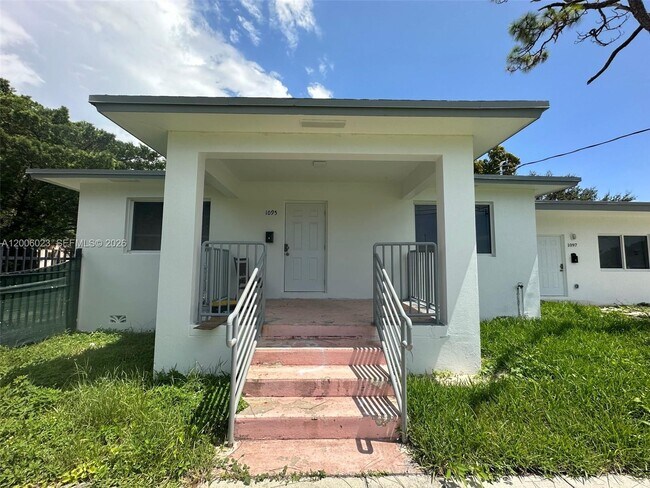 Photo - 1095 NE 149th St Unidad .