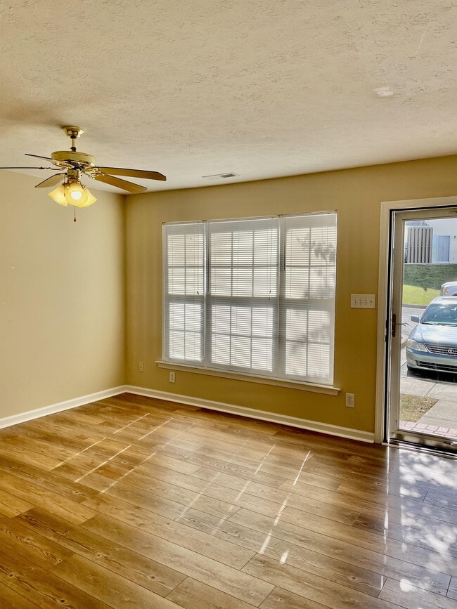 Photo - 194 Mulberry Cir