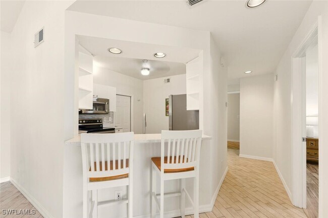 Photo - 636 Windsor Sq Unidad 102