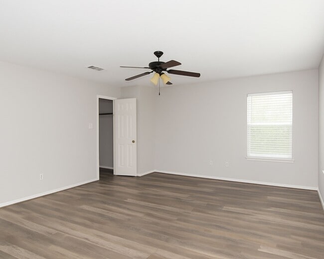 Building Photo - 29322 Fox River Dr