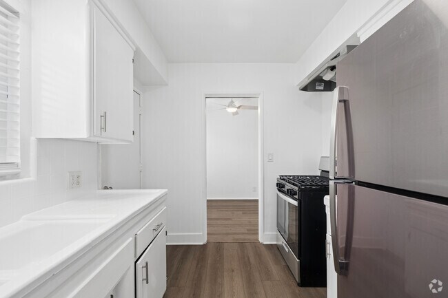 1BR, 1BA - 675SF - Kitchen