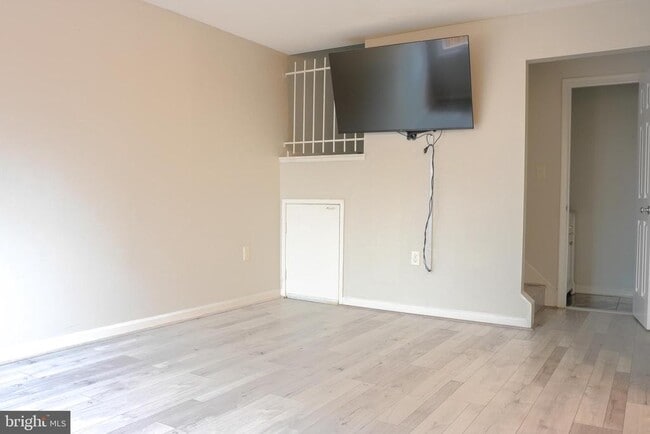 Photo - 8622 Village Square Dr