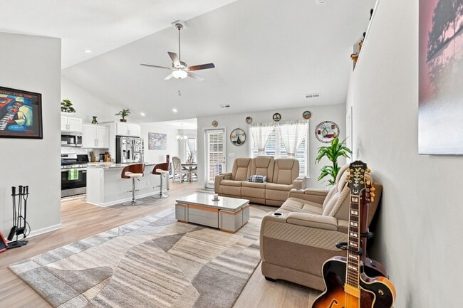 Photo - 506 Woodside Dr