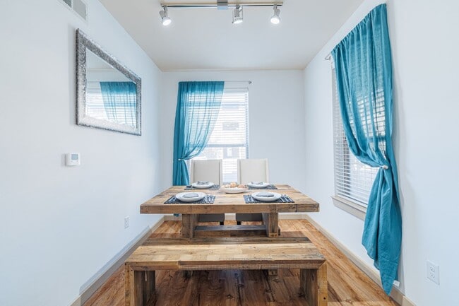 Photo - This Is the One! Unit DW4