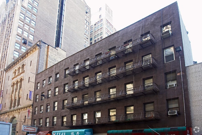 Photo - 314-318 W 36th St