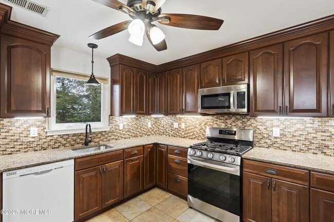 Photo - 122 Moses Milch Dr