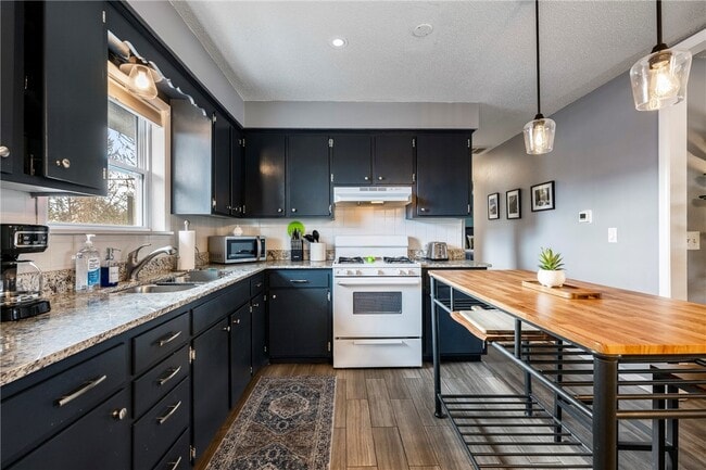 Photo - 110 SE 13th St