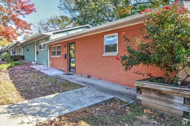Building Photo - Available Aug 2025!  Fabulous 2 Bedroom Co... Rental