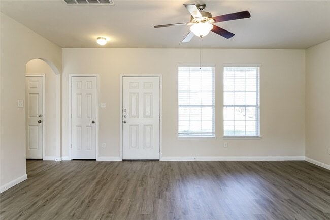 Photo - 9747 Tura Dr