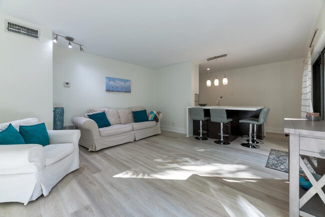 Photo - 1605 US-1 Unit 12b