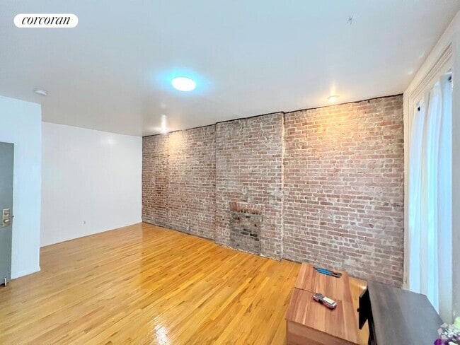 Building Photo - 650 10th Ave Rental