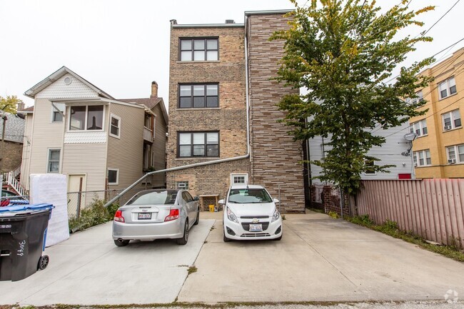 Building Photo - Large Condo Quality 4BED/2BATH GARDEN Unit 0