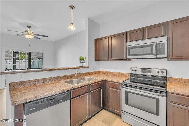 Photo - 138 Waterstone Ln