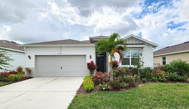 MOVE IN READY! FENCED YARD! OUTSTANDING 4 ... - MOVE IN READY! FENCED YARD! OUTSTANDING 4 ... House