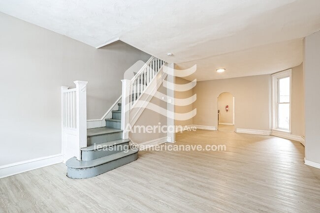 Photo - 5853 Webster St