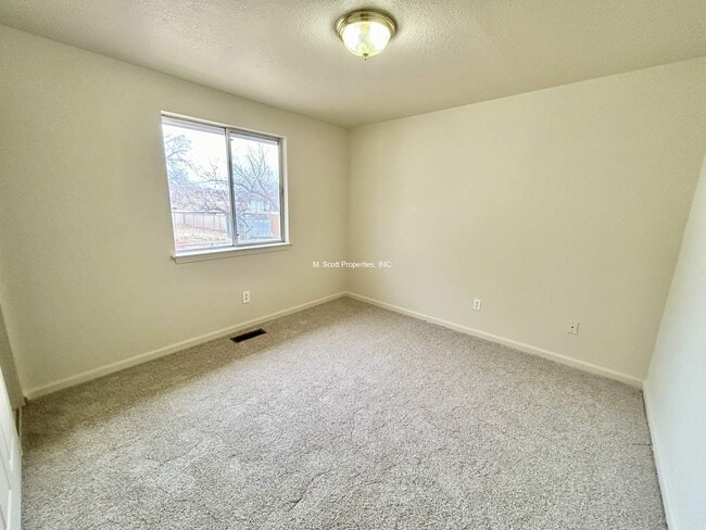 Photo - 925 Opalite Dr
