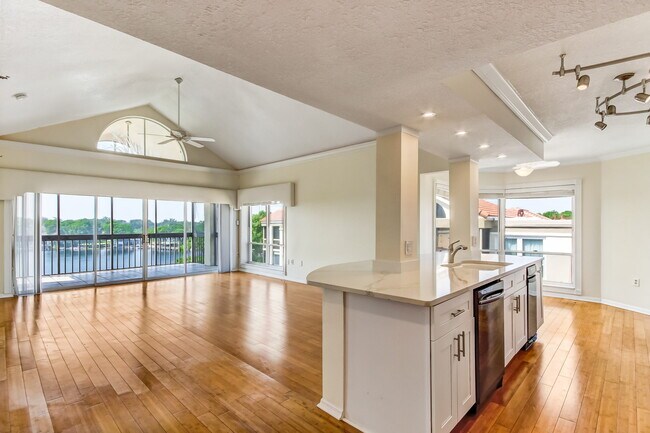 204 Quayside Cir